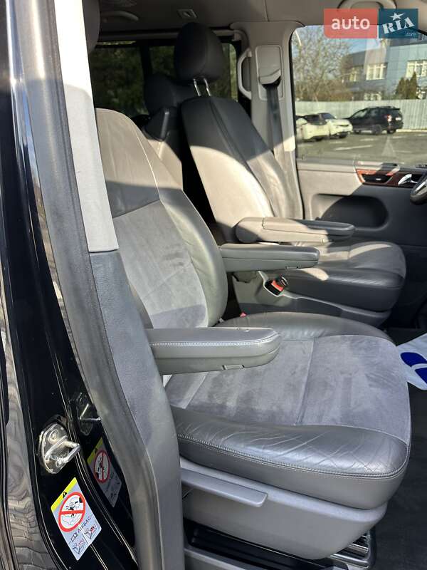 Минивэн Volkswagen Multivan 2011 в Киеве