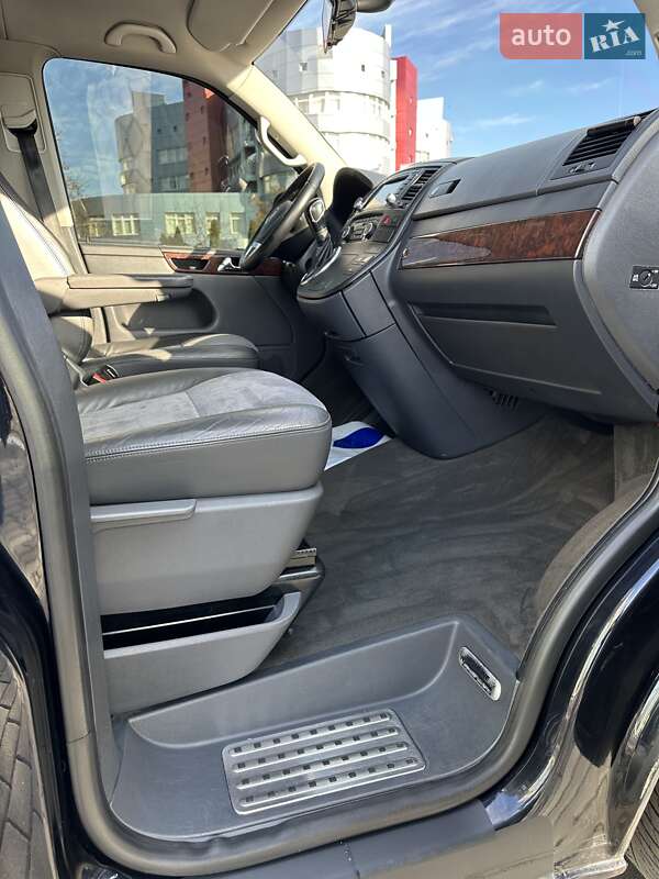 Минивэн Volkswagen Multivan 2011 в Киеве