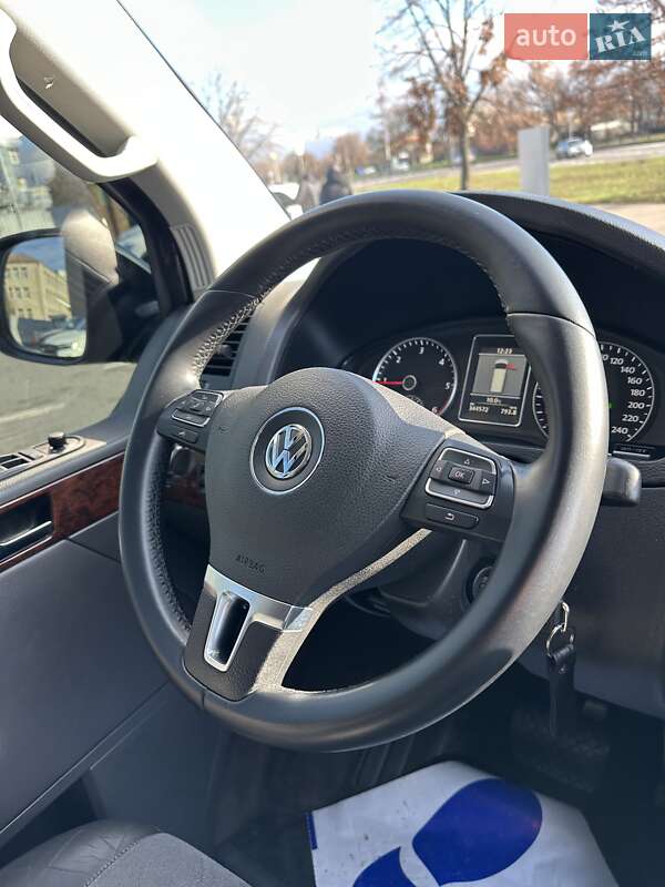 Минивэн Volkswagen Multivan 2011 в Киеве