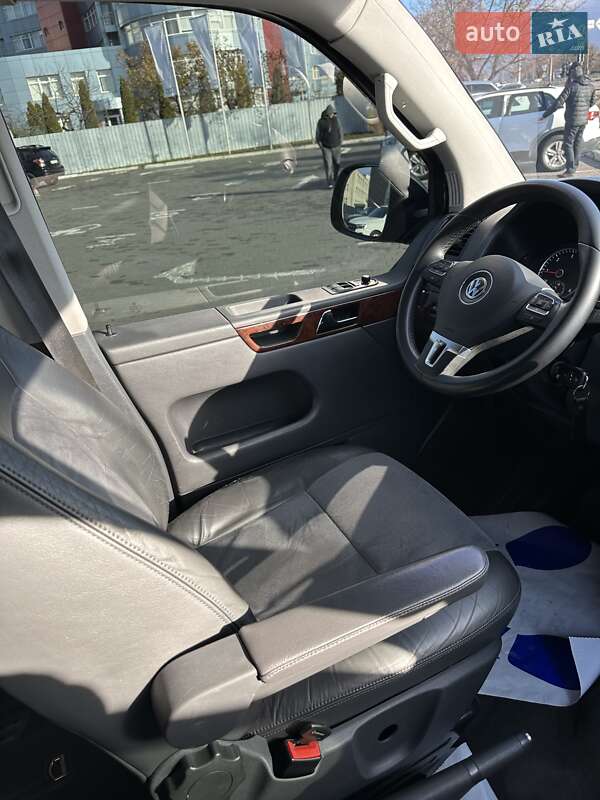 Минивэн Volkswagen Multivan 2011 в Киеве