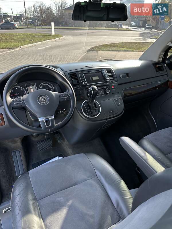 Минивэн Volkswagen Multivan 2011 в Киеве