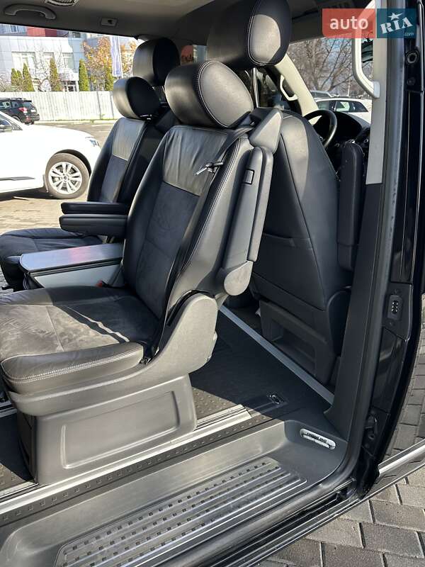 Минивэн Volkswagen Multivan 2011 в Киеве