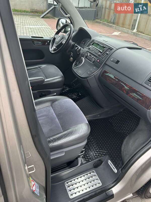 Минивэн Volkswagen Multivan 2012 в Киеве