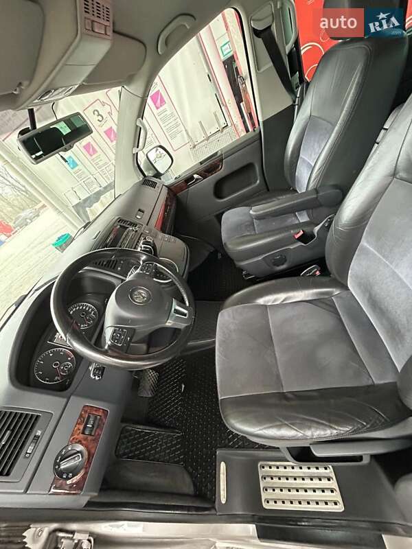Минивэн Volkswagen Multivan 2012 в Киеве