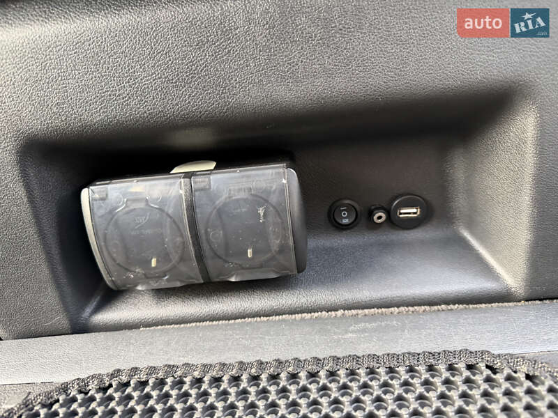 Мінівен Volkswagen Multivan 2015 в Дніпрі