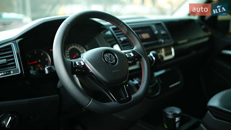 Мінівен Volkswagen Multivan 2016 в Львові