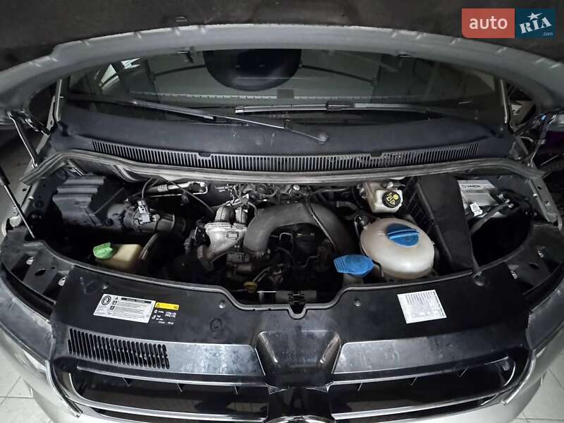 Мінівен Volkswagen Multivan 2015 в Києві