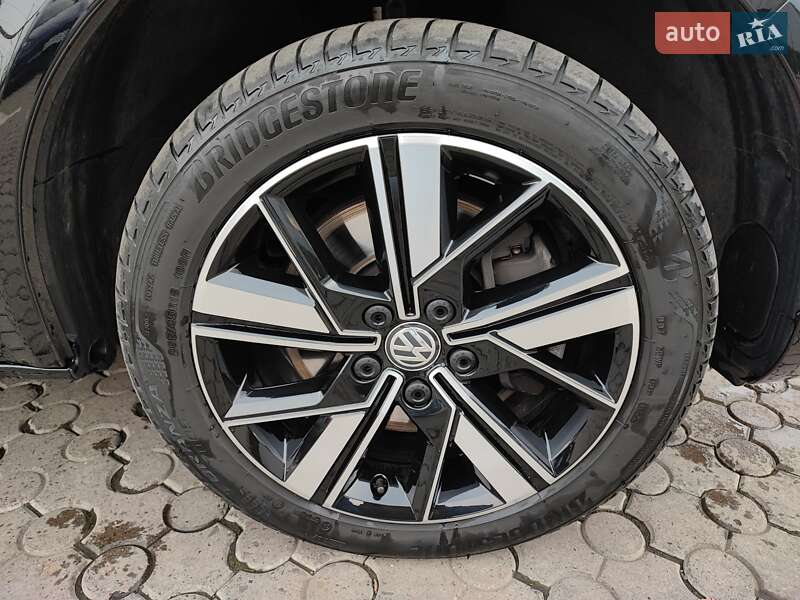 Минивэн Volkswagen Multivan 2022 в Черновцах