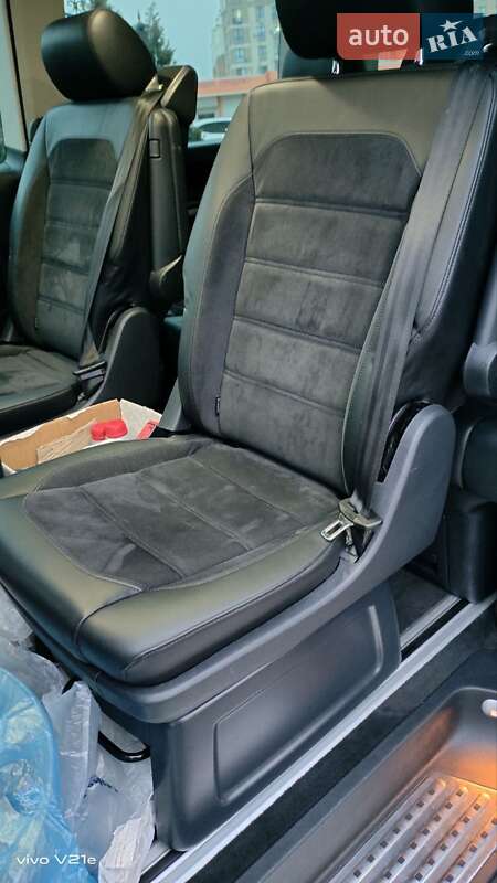 Минивэн Volkswagen Multivan 2016 в Киеве