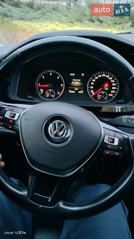 Минивэн Volkswagen Multivan 2016 в Киеве