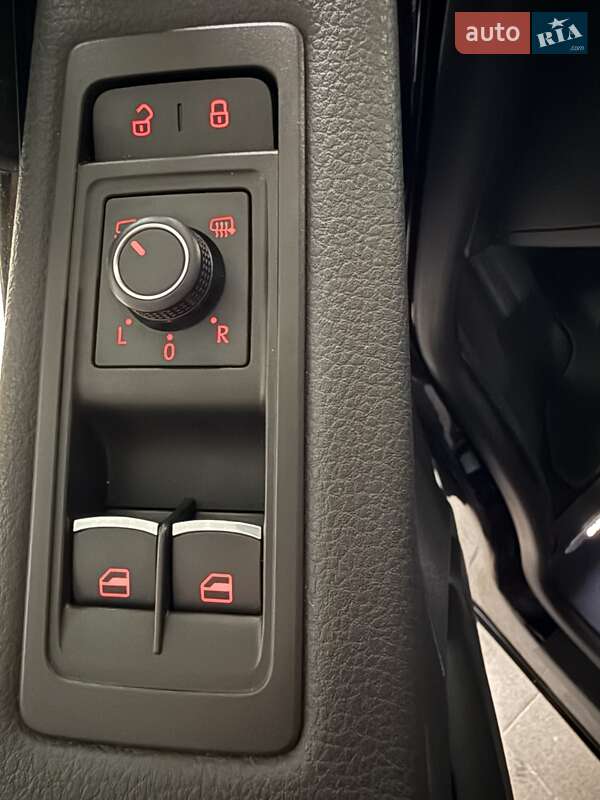 Мінівен Volkswagen Multivan 2016 в Львові