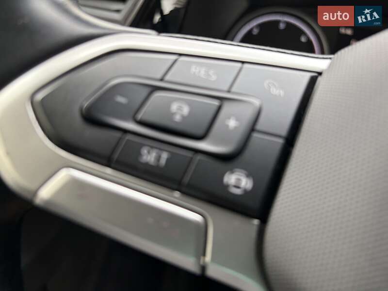 Минивэн Volkswagen Multivan 2022 в Киеве