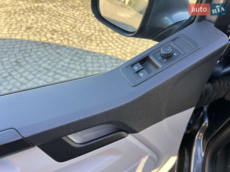 Минивэн Volkswagen Multivan 2018 в Черновцах