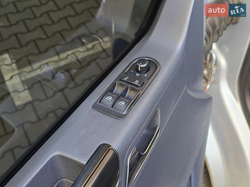 Минивэн Volkswagen Multivan 2013 в Хмельницком