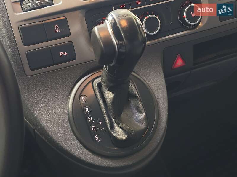 Минивэн Volkswagen Multivan 2013 в Хмельницком