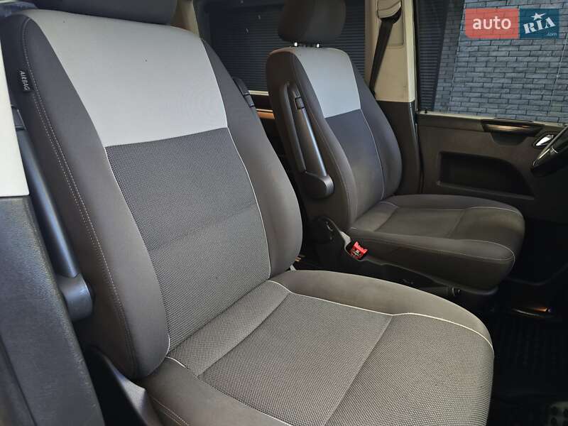 Минивэн Volkswagen Multivan 2013 в Хмельницком