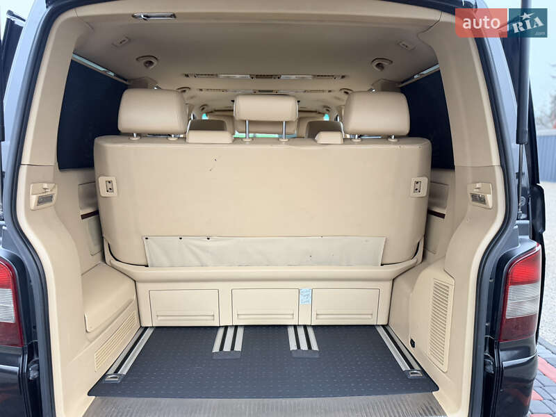 Минивэн Volkswagen Multivan 2009 в Берегово