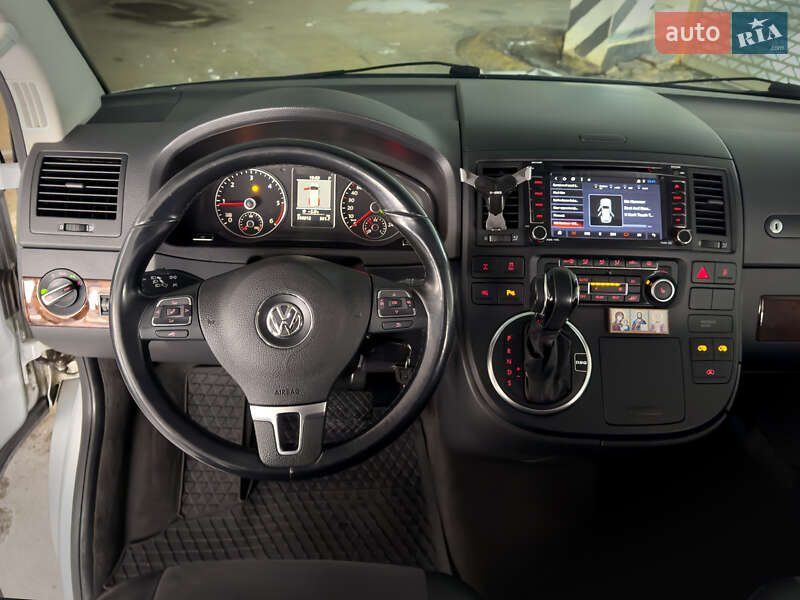 Мінівен Volkswagen Multivan 2011 в Києві