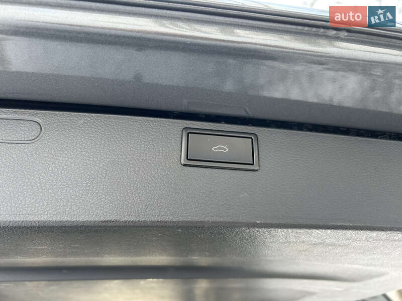 Минивэн Volkswagen Multivan 2020 в Киеве