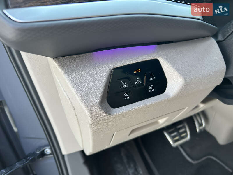 Минивэн Volkswagen Multivan 2023 в Киеве