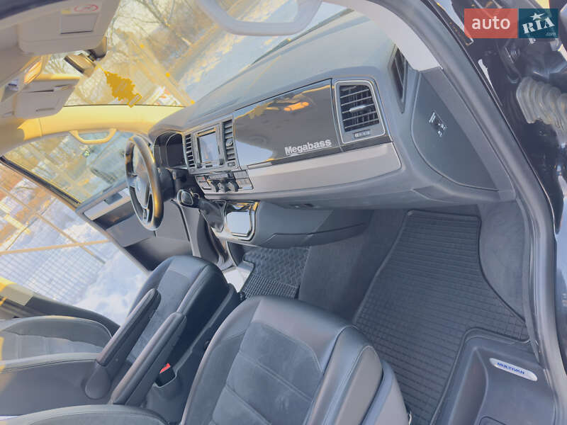 Минивэн Volkswagen Multivan 2018 в Иршаве