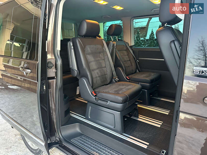 Минивэн Volkswagen Multivan 2017 в Киеве
