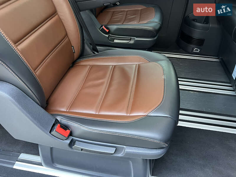 Минивэн Volkswagen Multivan 2020 в Киеве