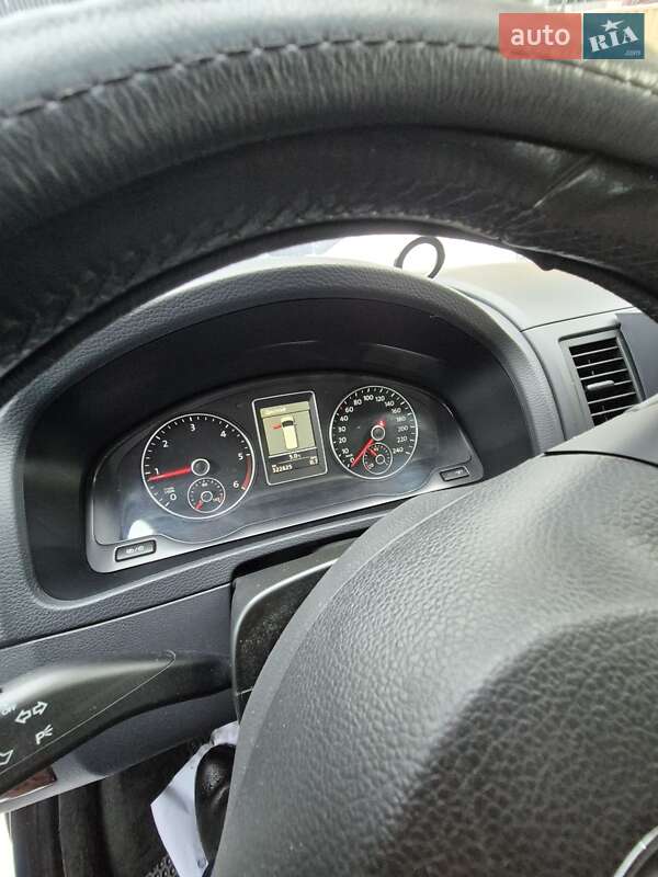 Минивэн Volkswagen Multivan 2014 в Киеве фото 13 Минивэн Volkswagen Multivan 2014 в Киеве