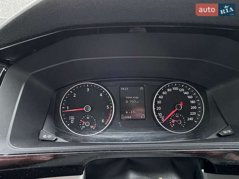 Минивэн Volkswagen Multivan 2018 в Киеве фото 22 Минивэн Volkswagen Multivan 2018 в Киеве
