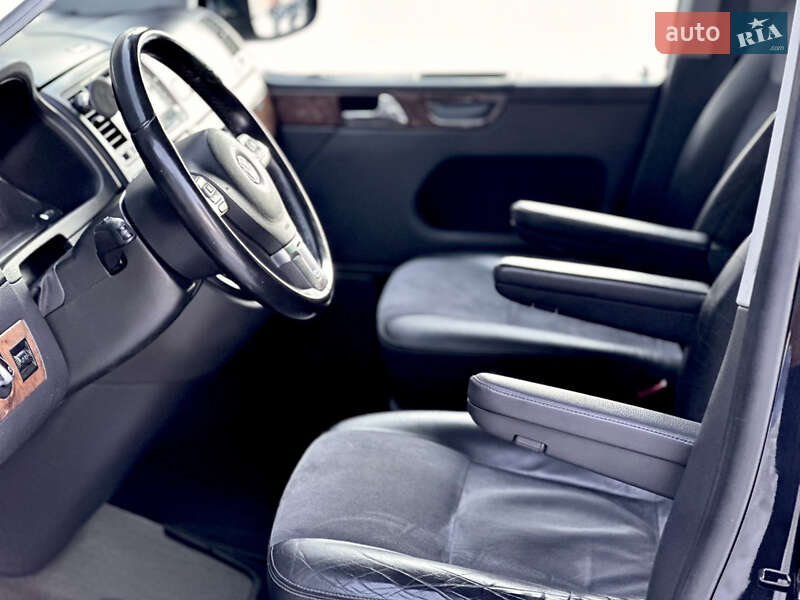 Минивэн Volkswagen Multivan 2011 в Киеве