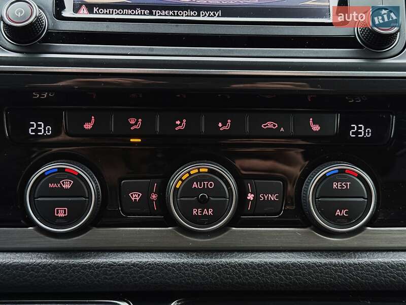 Минивэн Volkswagen Multivan 2018 в Киеве