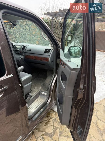 Мінівен Volkswagen Multivan 2015 в Києві