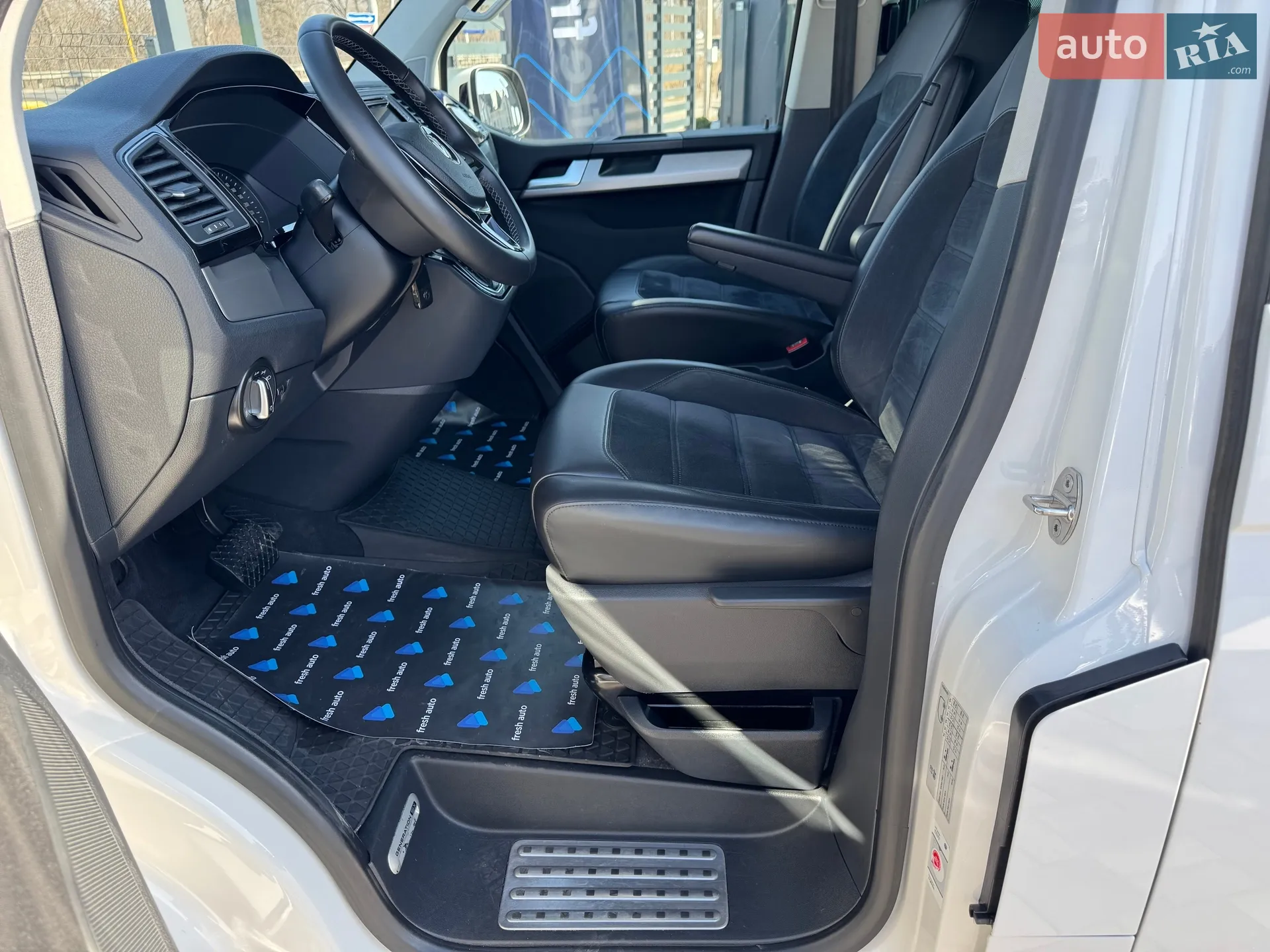 2017 Volkswagen Multivan - мініатюра 21