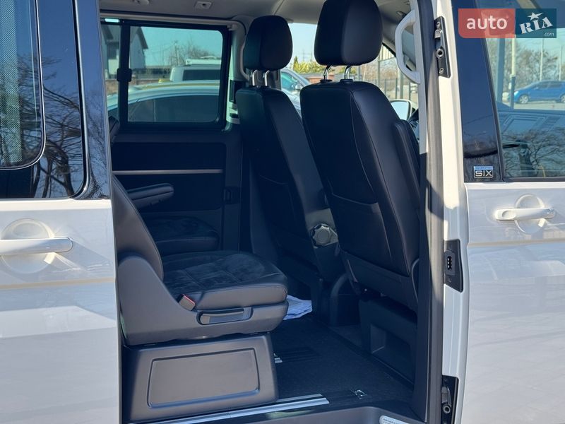 Минивэн Volkswagen Multivan 2017 в Ровно