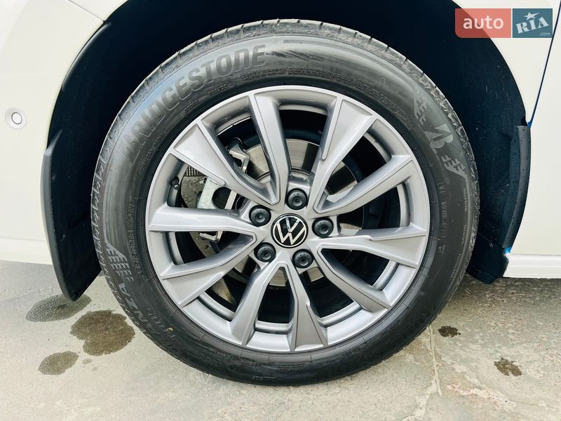 Минивэн Volkswagen Multivan 2023 в Киеве