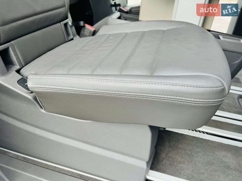 Минивэн Volkswagen Multivan 2023 в Киеве