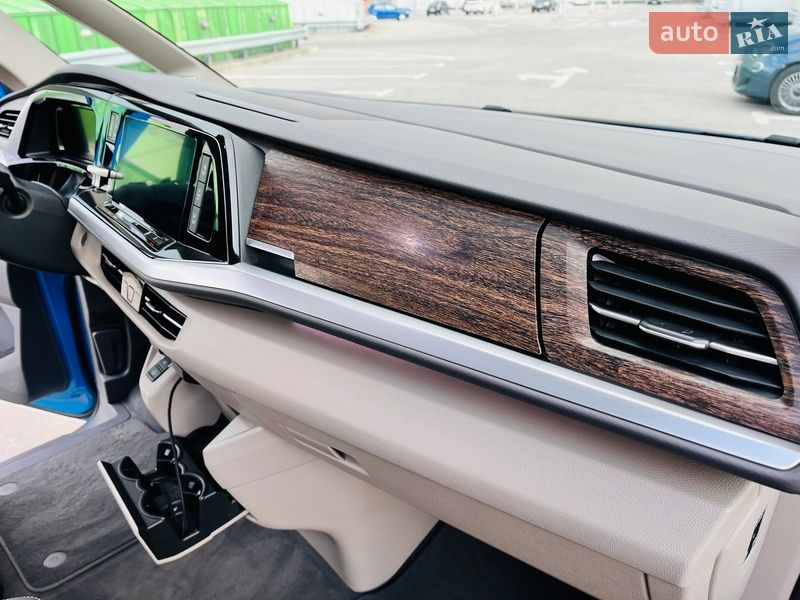 Минивэн Volkswagen Multivan 2023 в Киеве