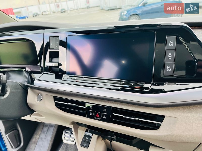 Минивэн Volkswagen Multivan 2023 в Киеве