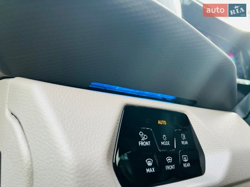 Минивэн Volkswagen Multivan 2023 в Киеве