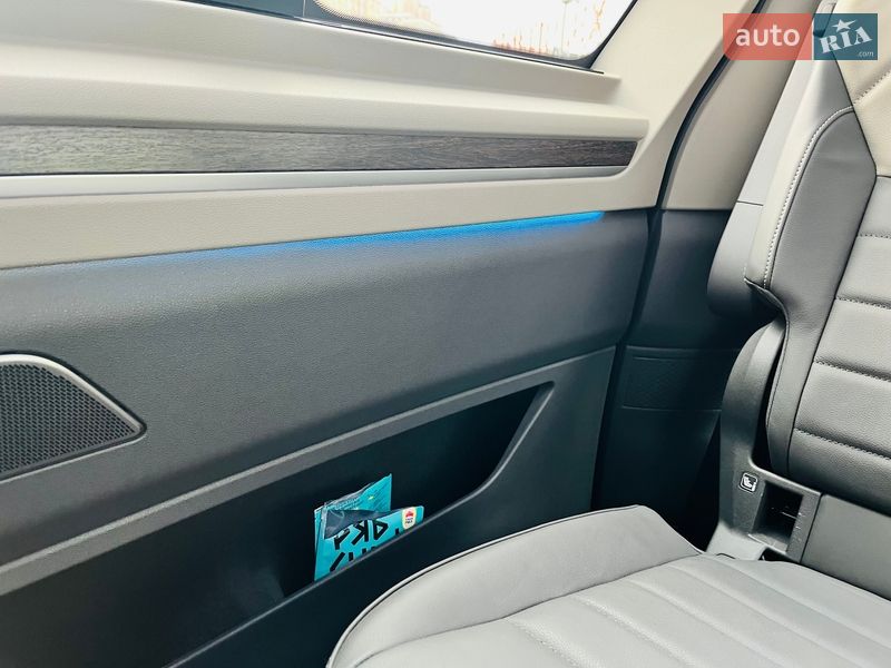 Минивэн Volkswagen Multivan 2023 в Киеве