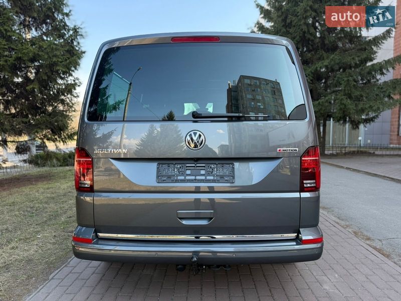 Минивэн Volkswagen Multivan 2023 в Киеве