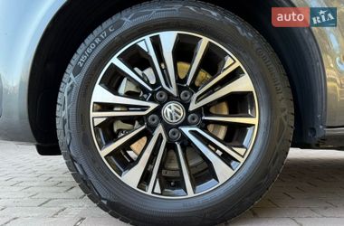 Минивэн Volkswagen Multivan 2023 в Киеве