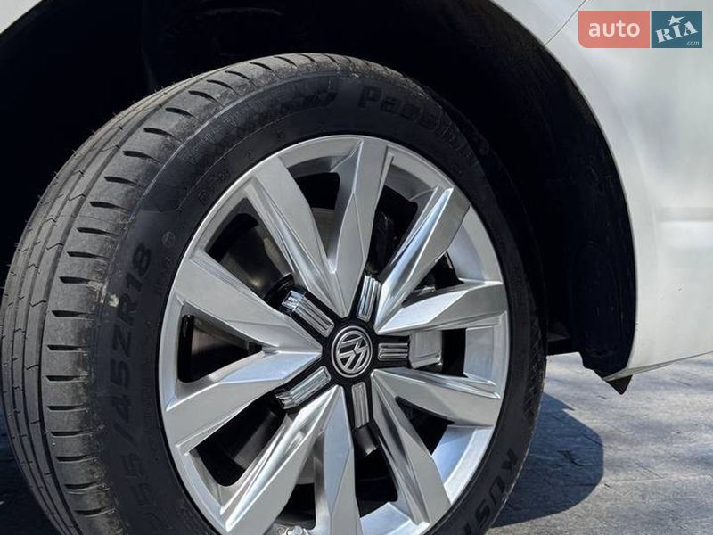 Мінівен Volkswagen Multivan 2016 в Хмельницькому