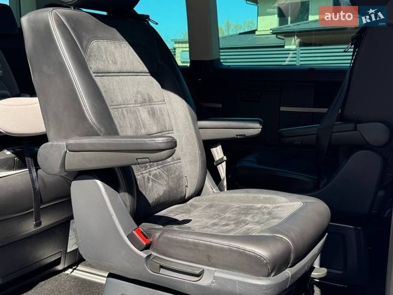 Мінівен Volkswagen Multivan 2016 в Хмельницькому