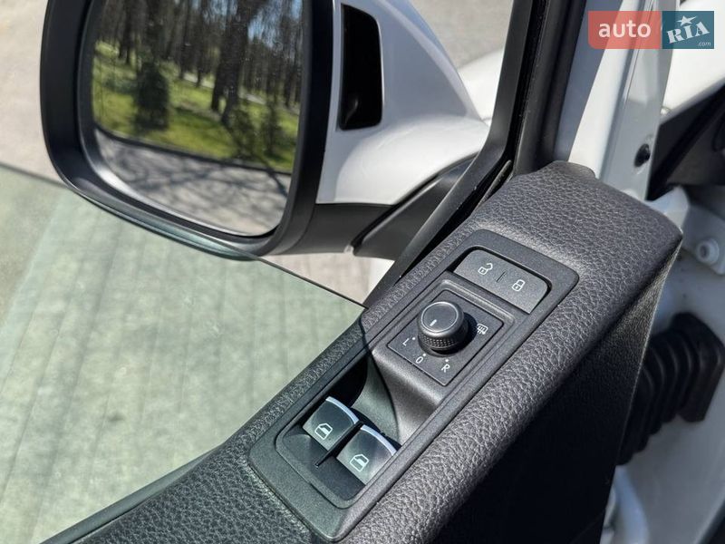 Мінівен Volkswagen Multivan 2016 в Хмельницькому