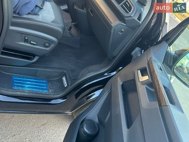 Минивэн Volkswagen Multivan 2024 в Киеве