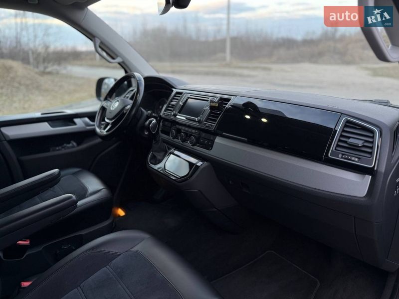Мінівен Volkswagen Multivan 2016 в Луцьку