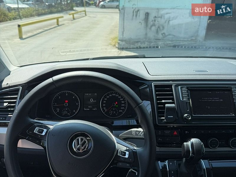 Мінівен Volkswagen Multivan 2018 в Києві