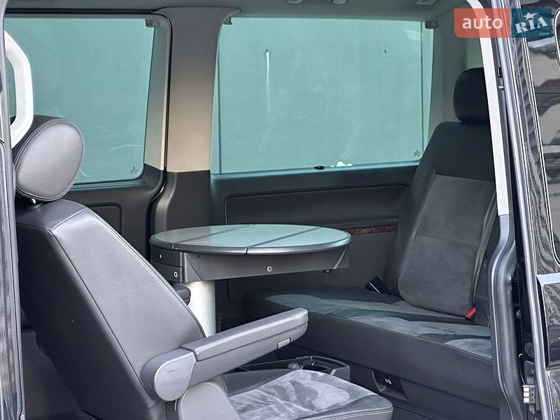 Минивэн Volkswagen Multivan 2011 в Киеве