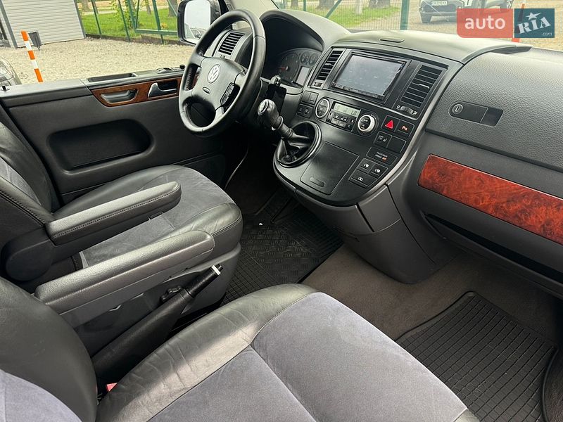 Минивэн Volkswagen Multivan 2009 в Умани